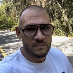 Член на екипа